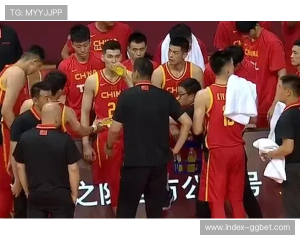 中国男篮半场变阵奏效,局部夹击切断日本外线传导路径